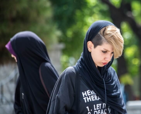 iran dress code fasion in Iran dressing female modern iranian women style 27