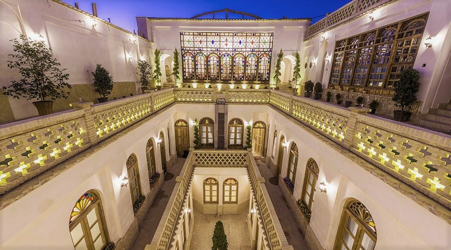 Ghasr_Monshi_Hotel_Isfahan__Iran_Top_Boutique_Hotels_and_Traditional_Resorts_Cheetah_Adventures_Iran_Accommodation